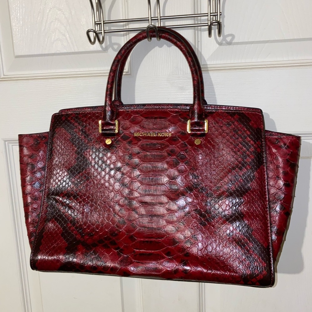 Authentic Micheal Kors Shoulder/crossbody purse